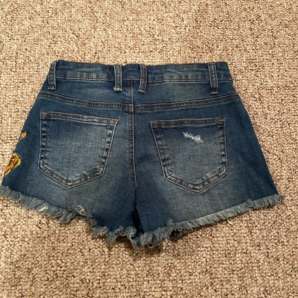 Hippie Laundry mid rise shortie flower shorts - Picture 3 of 6
